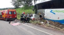 Motorista e dois passageiros morrem em acidente entre carro e ônibus de viagem em MT