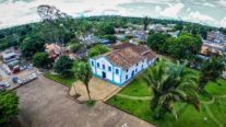 Moradores de Cuiabá que têm casa em Chapada dos Guimarães atualizam cartão SUS para se vacinar na cidade vizinha