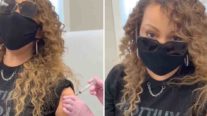 Mariah Carey brinca com falsete ao ser vacinada nos Estados Unidos