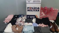 Policiais detém mulher correndo com 22 peças de roupas roubadas de loja em Várzea Grande