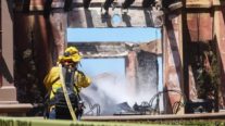 Incêndio destrói pelo menos 20 mansões na costa da Califórnia