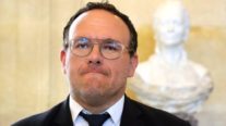 Acusações de estupro contra ministro francês ofuscam retomada do governo Macron