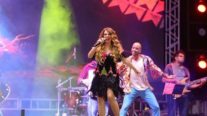 Elba Ramalho se irrita com gritos de ‘Fora, Bolsonaro’ em show: ‘Não é comício’