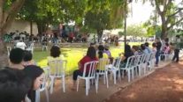 Servidores fazem protesto em frente a casa de prefeito de Rondonópolis (MT) e paralisam serviço por 24 horas