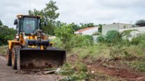 Prefeitura de Rondonopolis passa a limpar terreno particular e cobrar serviço do proprietário