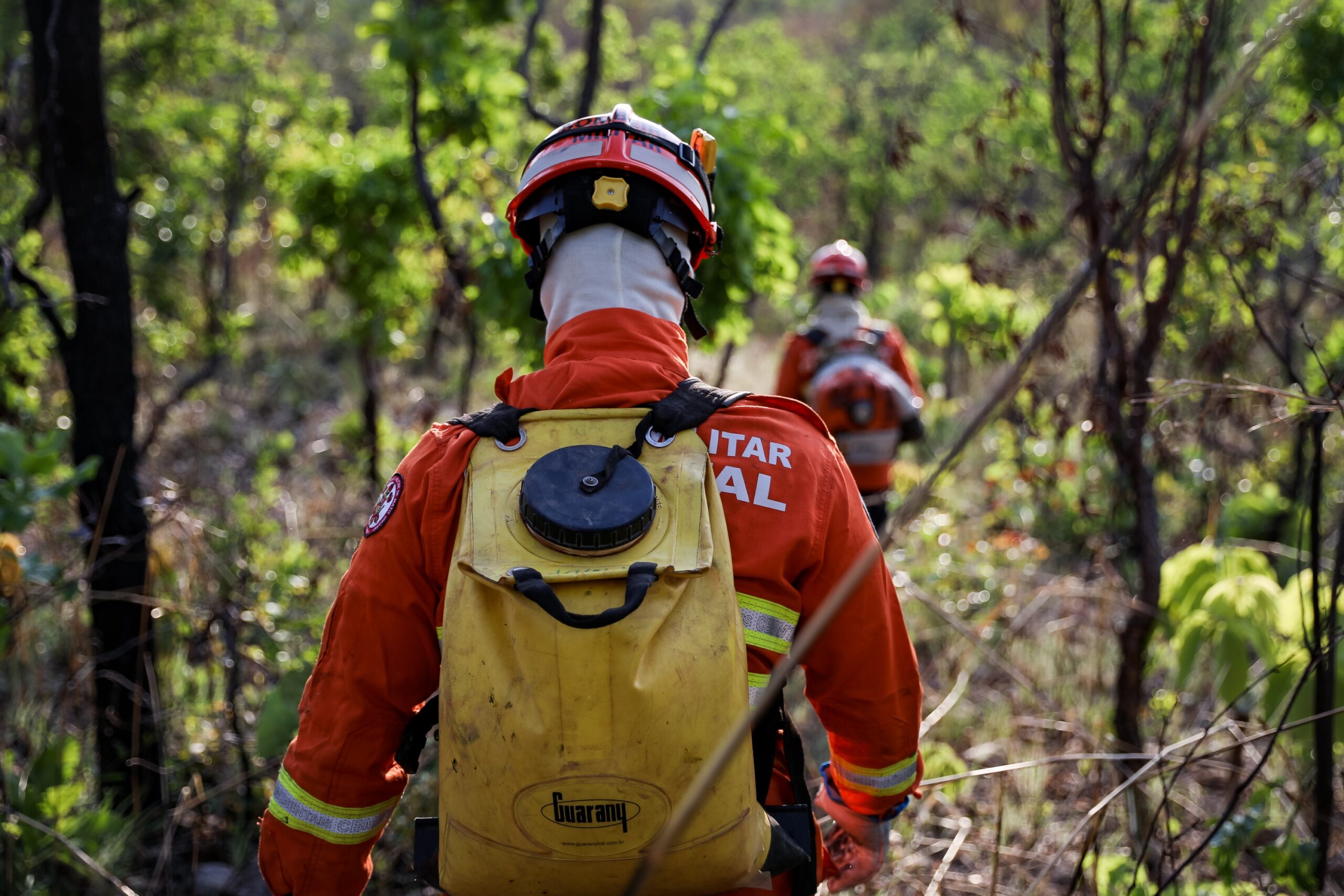 Corpo de Bombeiros extingue incêndios em Chapada dos Guimarães e Cuiabá neste domingo (07)