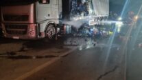 Bombeiros de Sinop combatem incêndio em carreta que transportava bebida alcoólica