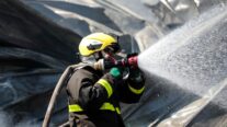 Corpo de Bombeiros Militar extingue incêndio que destruiu oficina mecânica